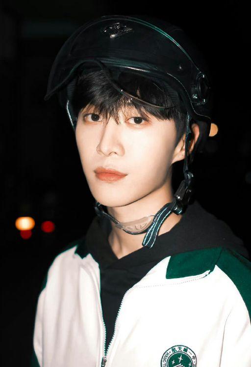 娱乐圈吃瓜范丞丞恋情,娱乐圈新恋情引发热议