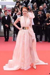 娱乐吃瓜女明星走红毯,娱乐女神走红毯，吃瓜群众热议焦点